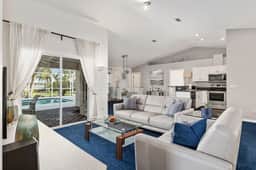 Villa Ciska: Gorgeous pool home with 3 Suites