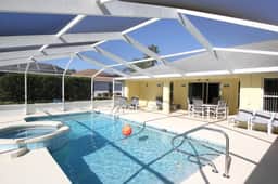 Villa Lovie: Charming 4-bed/3-bath with pool & spa