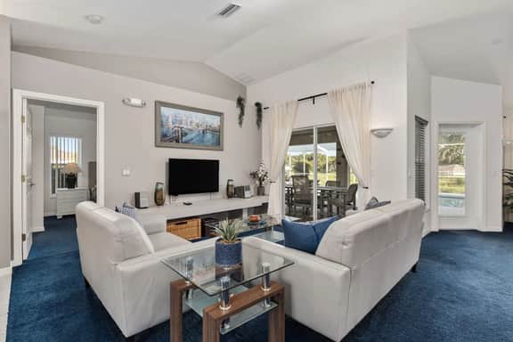 Villa Ciska: Gorgeous pool home with 3 Suites