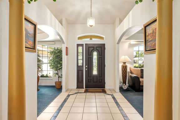 Villa Louise: Great outdoor area with pool & spa